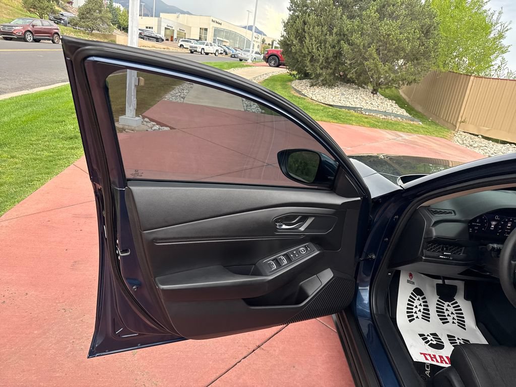 Used 2023 Honda Accord EX image 12