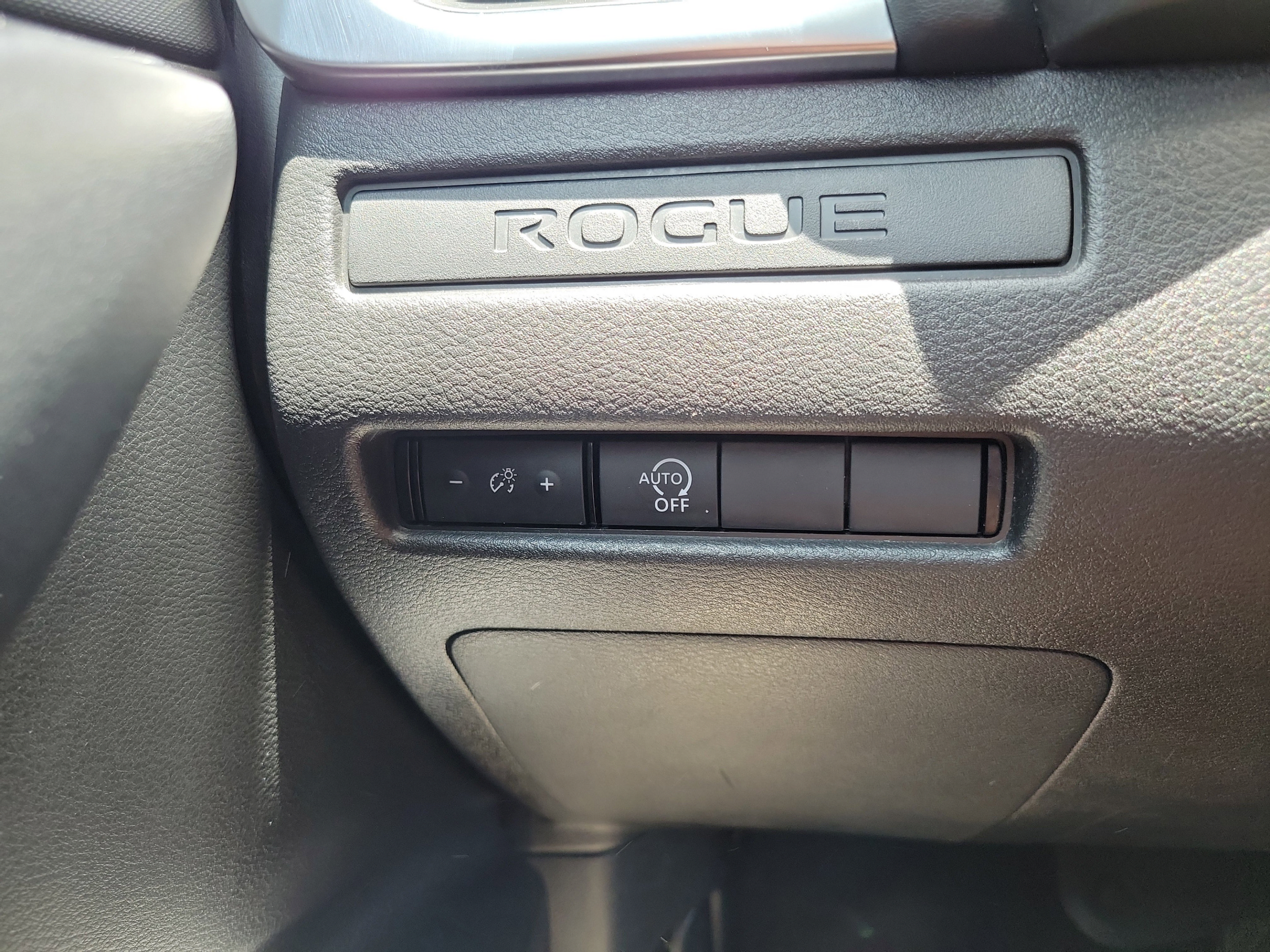 Used 2024 Nissan Rogue S AWD/4WD image 19