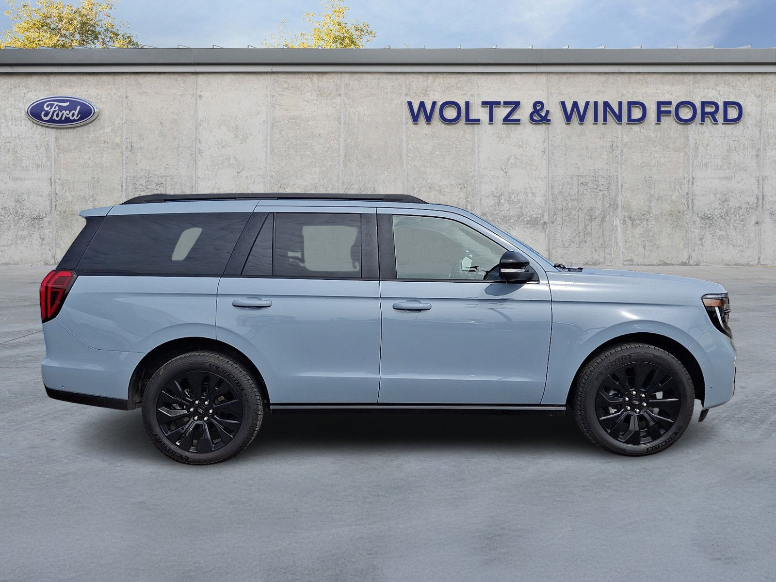 Certified 2025 Ford Expedition Platinum w/ Stealth Appearance Package AWD/4WD image 7