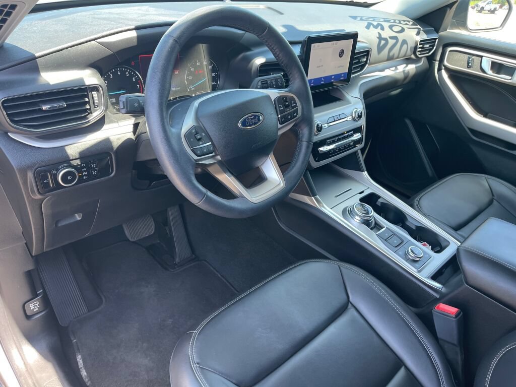Certified 2024 Ford Explorer XLT w/ Equipment Group 202A AWD/4WD image 5