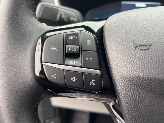 Certified 2023 Ford Escape Platinum w/ Class II Trailer Tow Package image 11