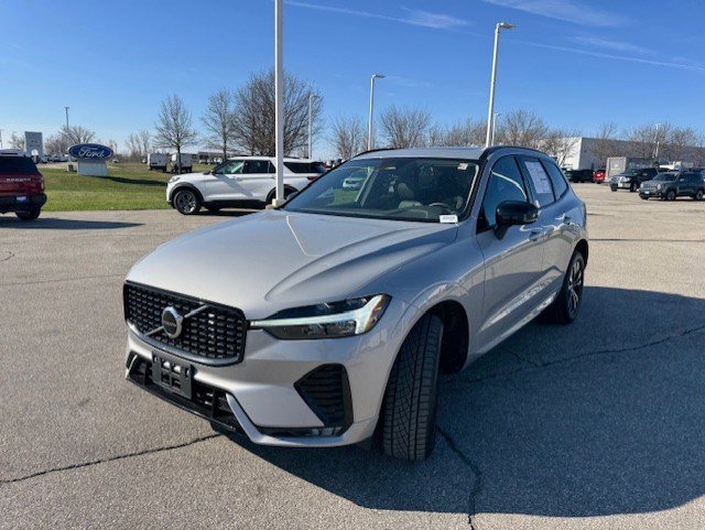 Used 2024 Volvo XC60 B5 Core image 3