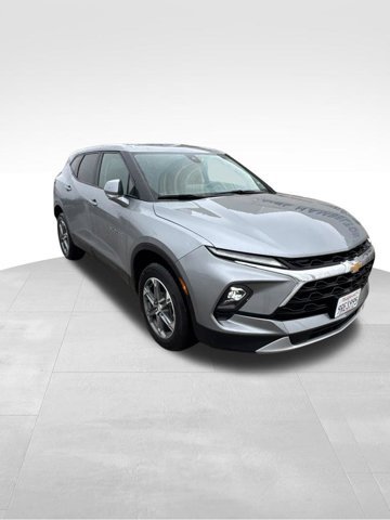 Used 2025 Chevrolet Blazer LT FWD image 2
