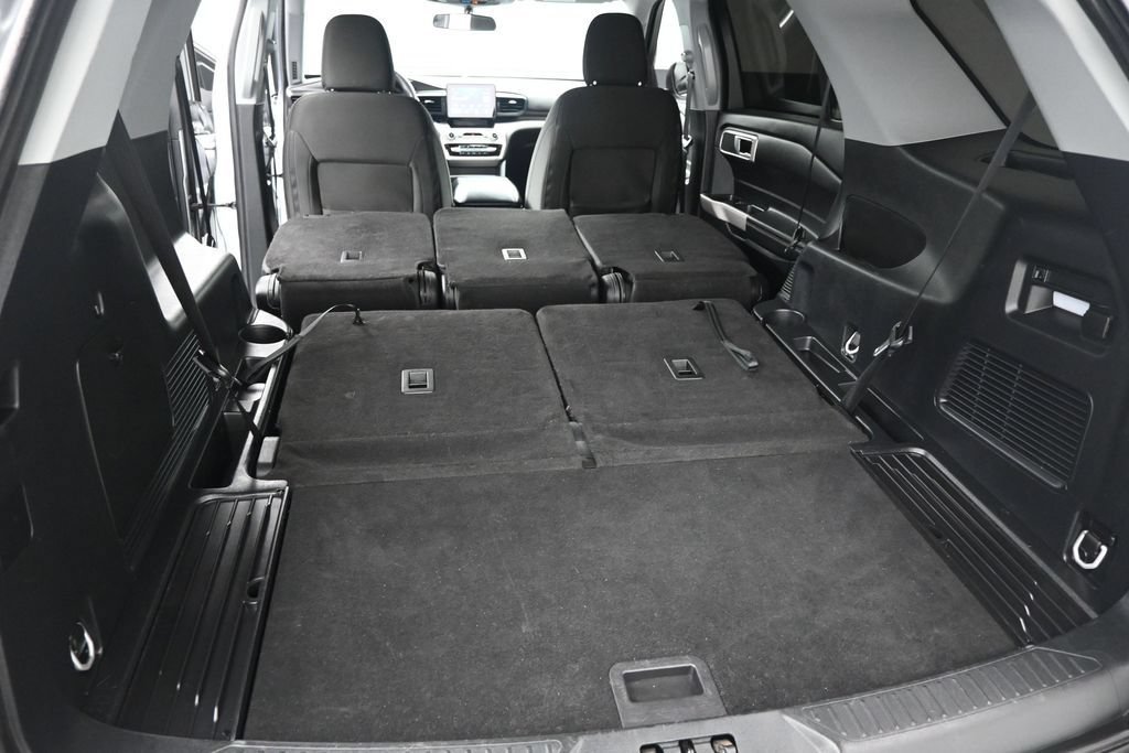Certified 2023 Ford Explorer XLT RWD image 11