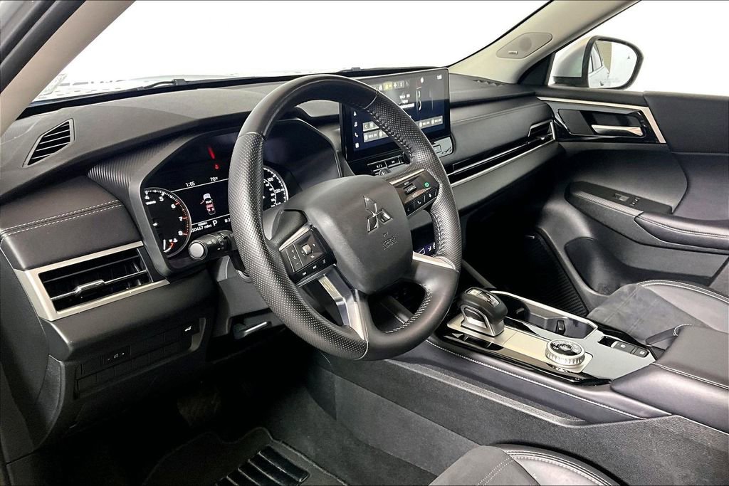 Used 2025 Mitsubishi Outlander SE AWD/4WD image 10