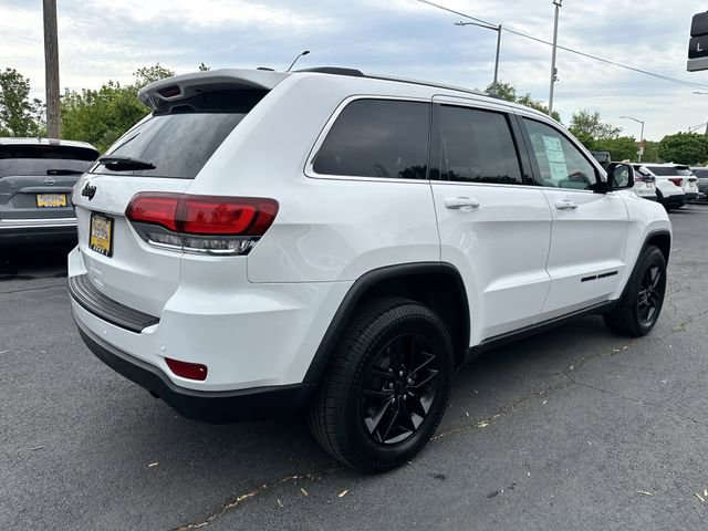 Used 2020 Jeep Grand Cherokee Laredo w/ 18" Wheel & 8.4" Radio Group AWD/4WD image 5