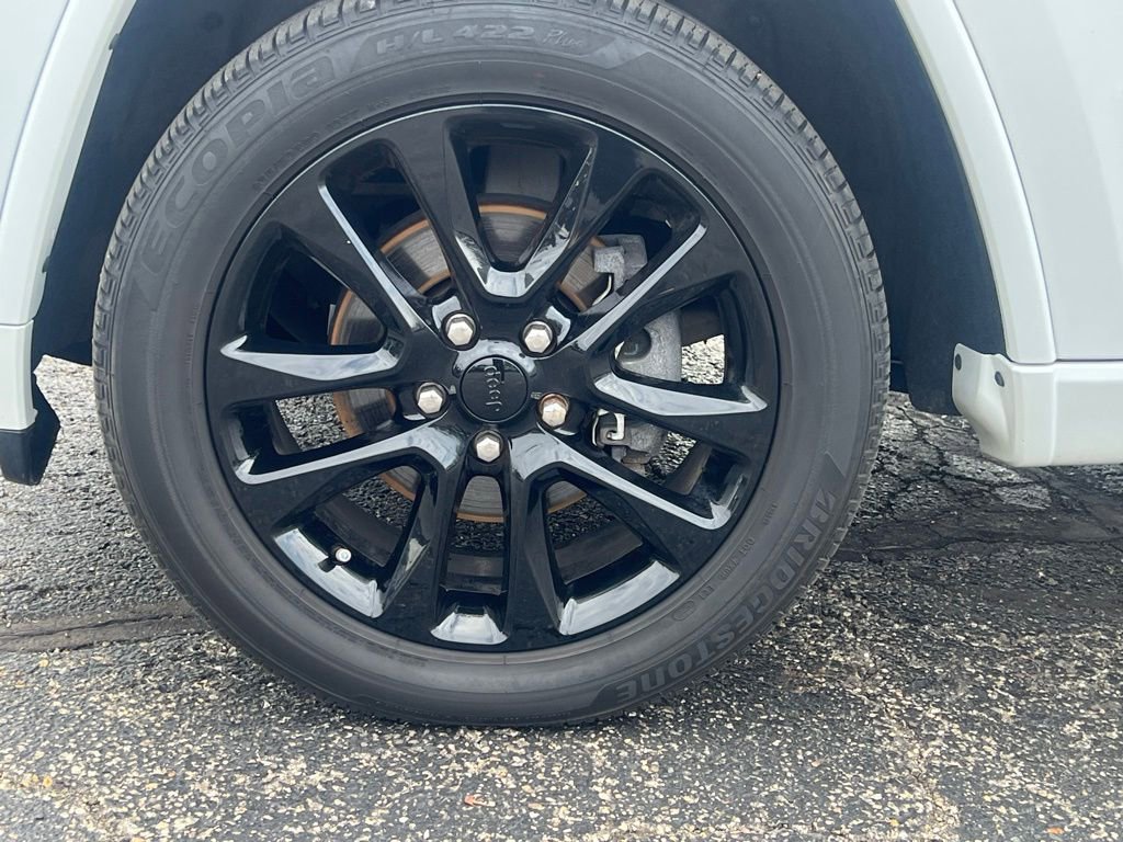 Used 2020 Jeep Grand Cherokee Altitude AWD/4WD image 9