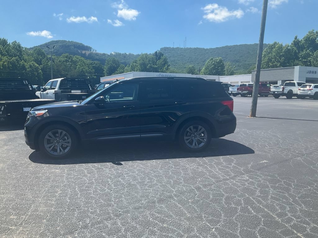 Certified 2024 Ford Explorer XLT w/ Equipment Group 202A RWD image 8
