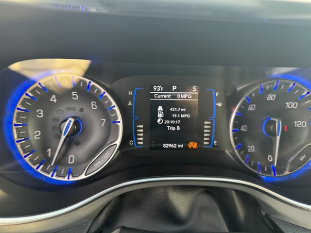 Used 2019 Chrysler Pacifica Touring Plus w/ S Appearance Package FWD image 11