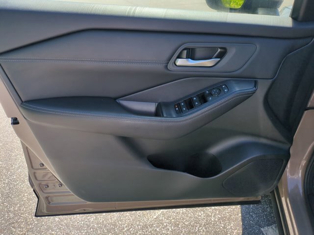 Used 2024 Nissan Rogue SV w/ SV Premium Package AWD/4WD image 13