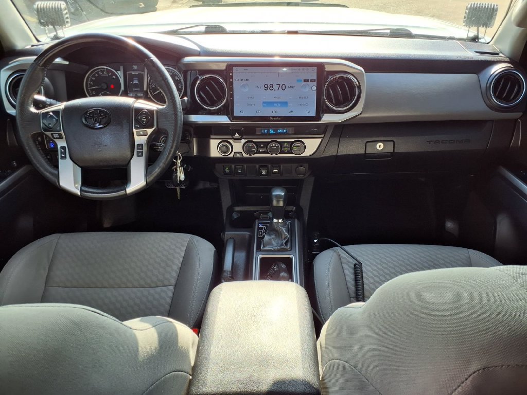 Used 2022 Toyota Tacoma SR5 w/ Technology Package AWD/4WD image 9