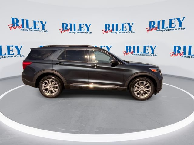 Certified 2023 Ford Explorer XLT w/ Equipment Group 202A AWD/4WD image 3