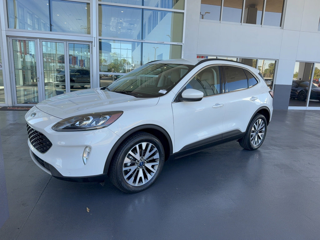 Certified 2022 Ford Escape Titanium AWD/4WD image 2