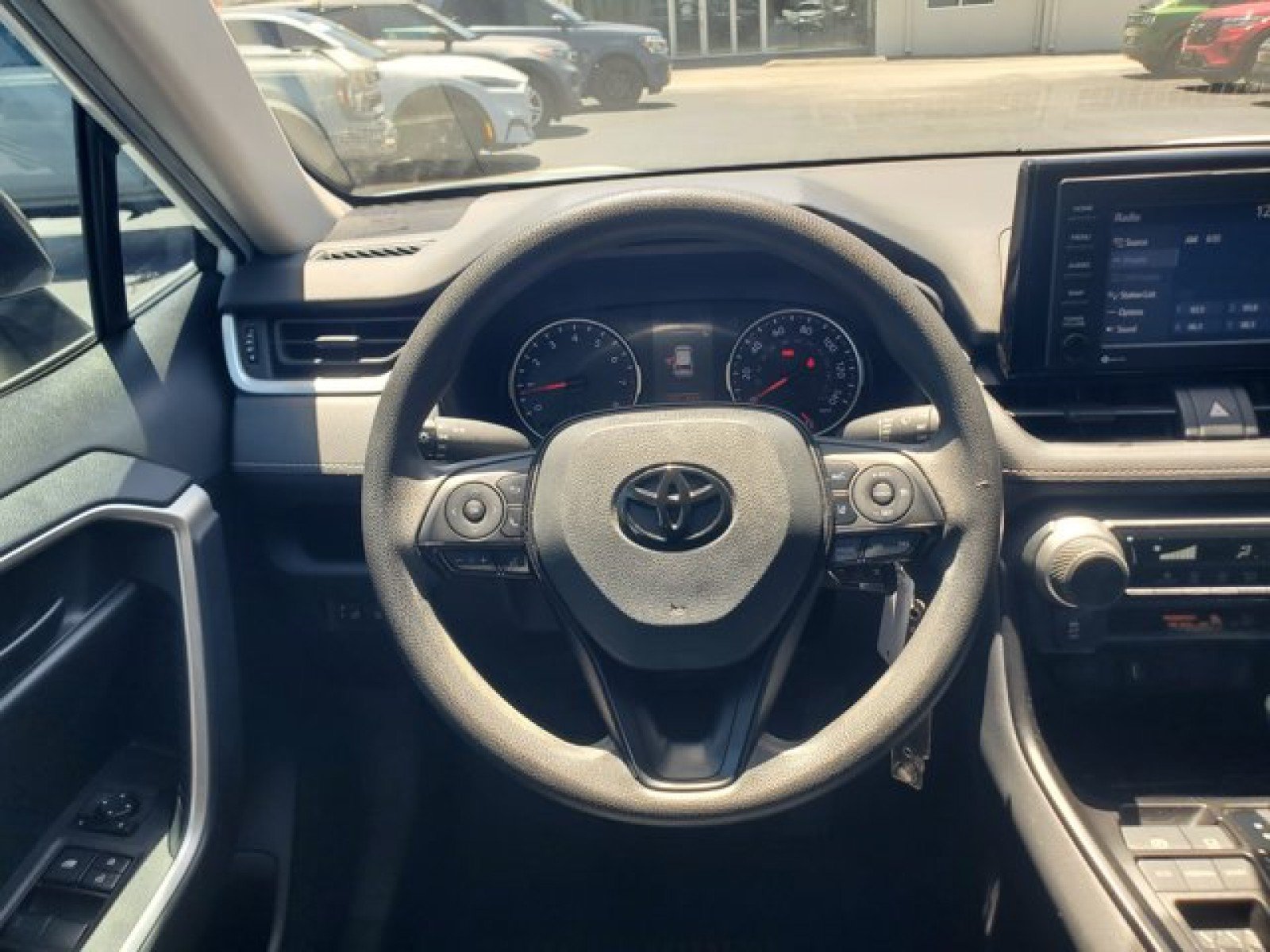 Used 2020 Toyota RAV4 LE FWD image 15