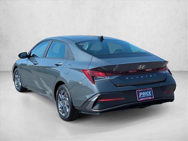Used 2024 Hyundai Elantra SEL image 7