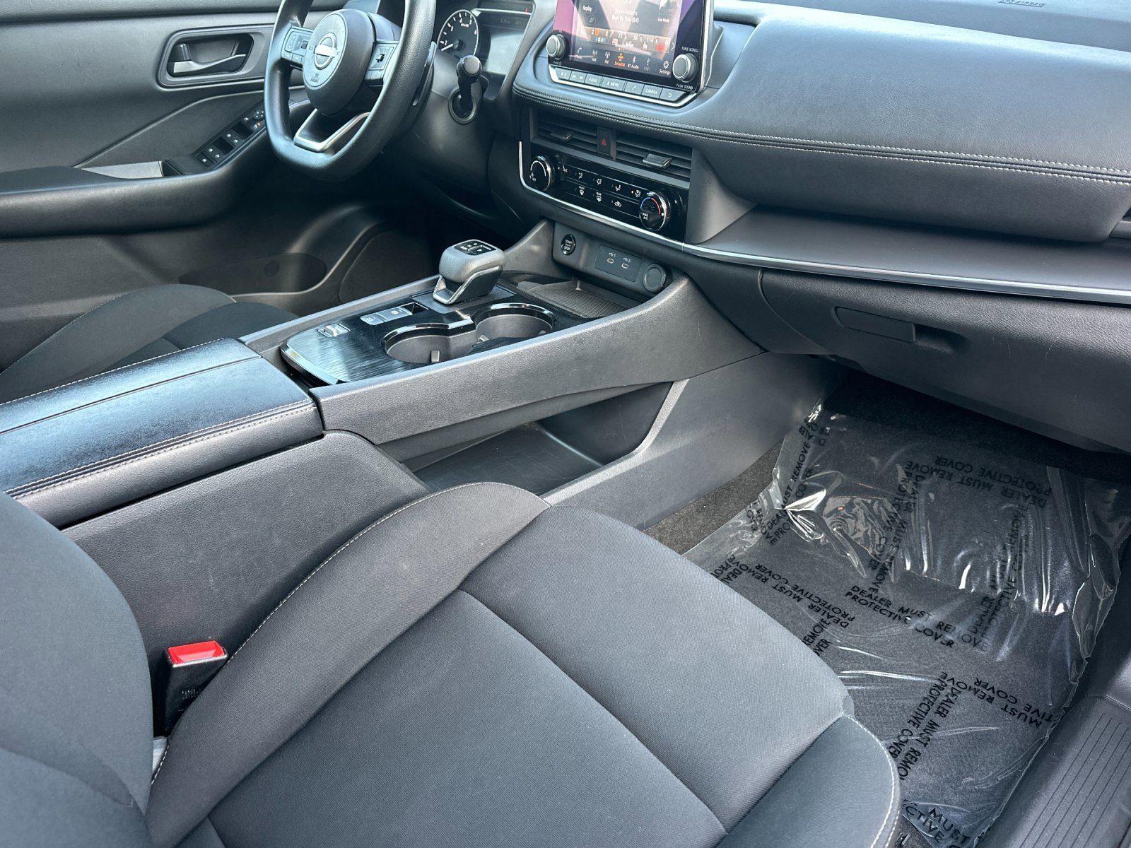 Used 2024 Nissan Rogue S image 15