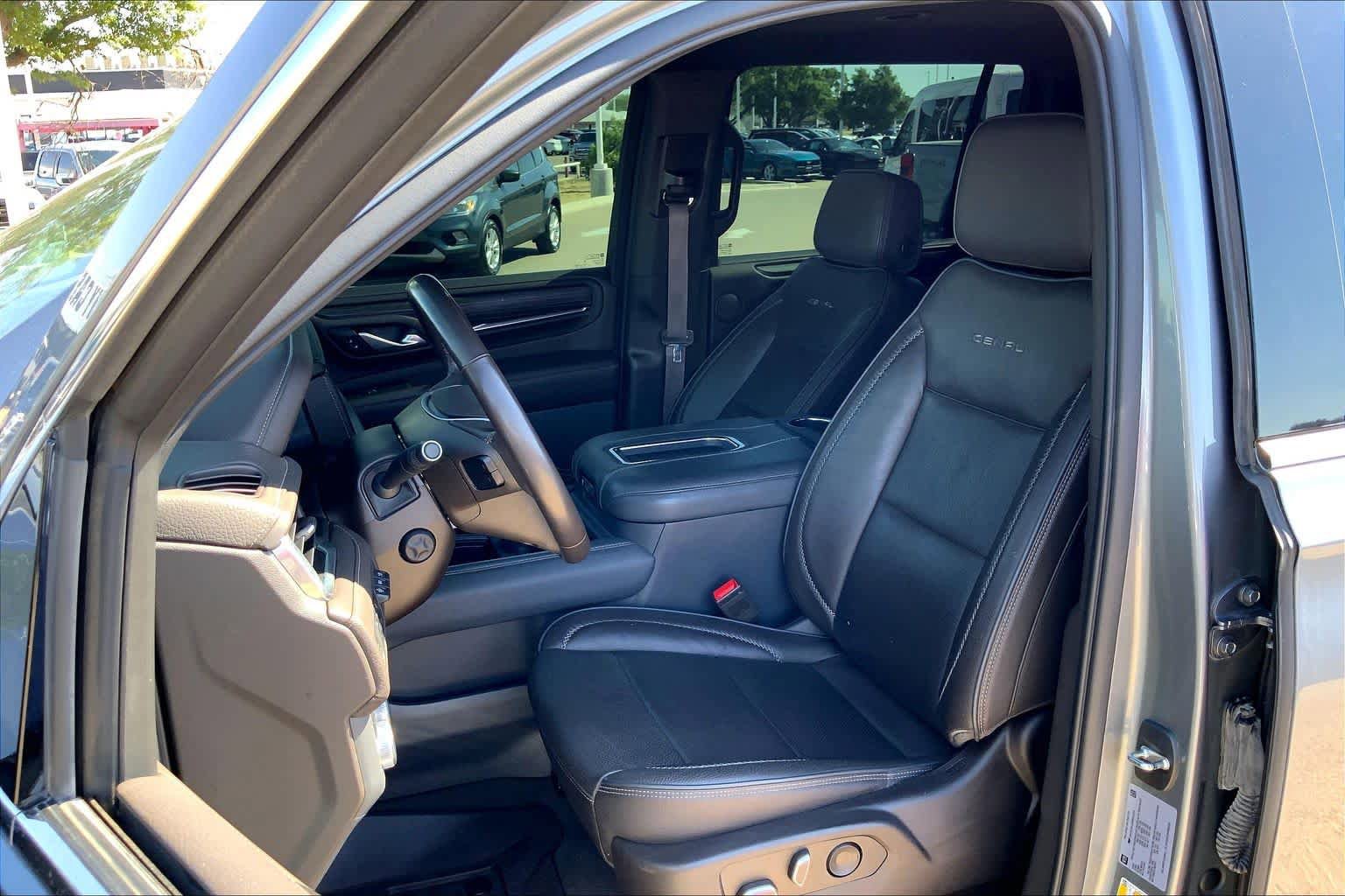 Used 2022 GMC Yukon XL Denali AWD/4WD image 8