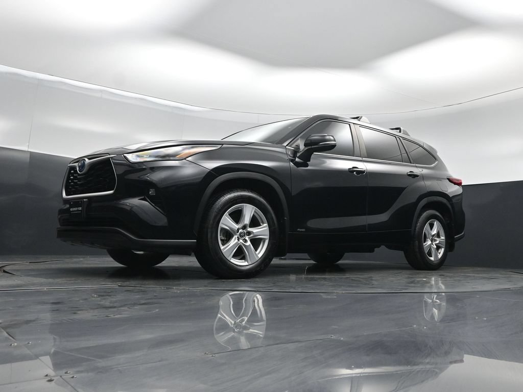 Used 2023 Toyota Highlander LE AWD/4WD image 44