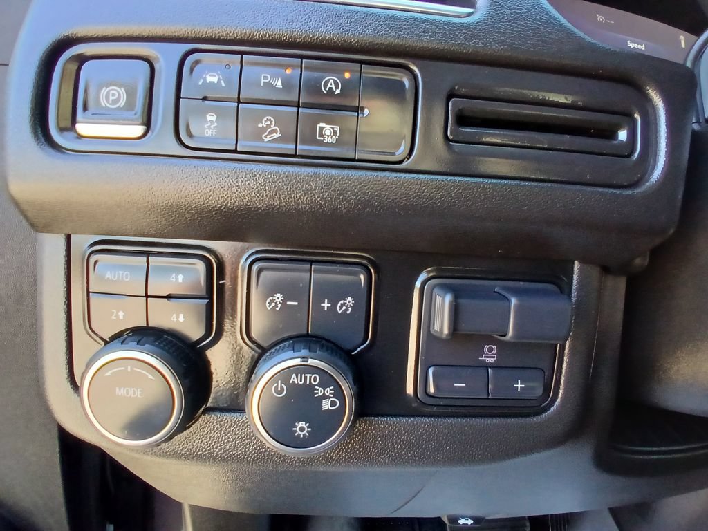 Used 2024 Chevrolet Tahoe Z71 w/ Luxury Package AWD/4WD image 12