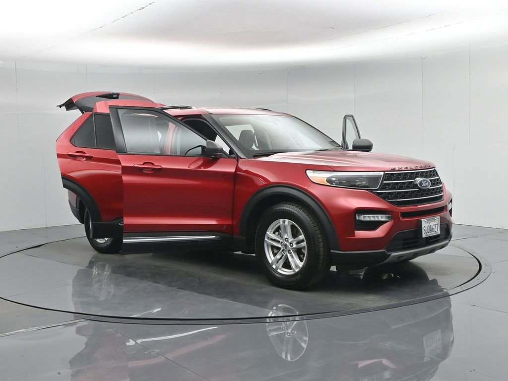 Certified 2020 Ford Explorer XLT w/ Equipment Group 202A image 39