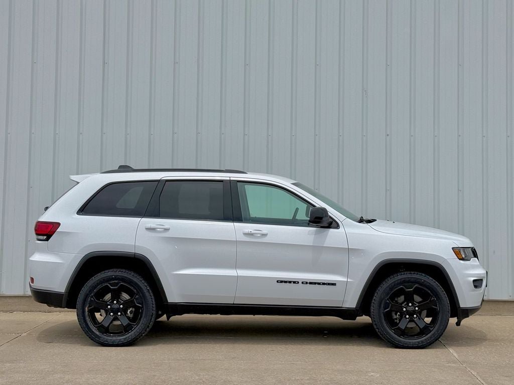 Used 2020 Jeep Grand Cherokee Laredo AWD/4WD image 7