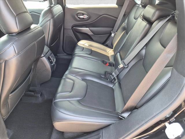 Used 2020 Jeep Cherokee Latitude Plus w/ Cold Weather Group AWD/4WD image 21
