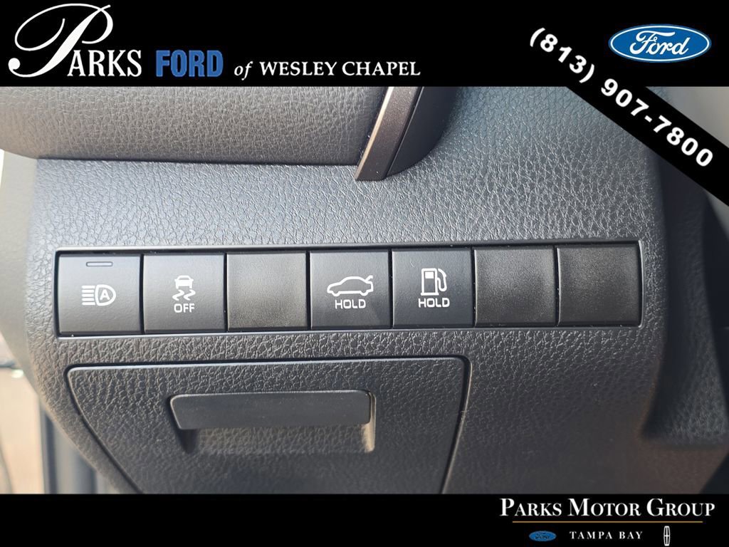 Used 2020 Toyota Camry SE image 25
