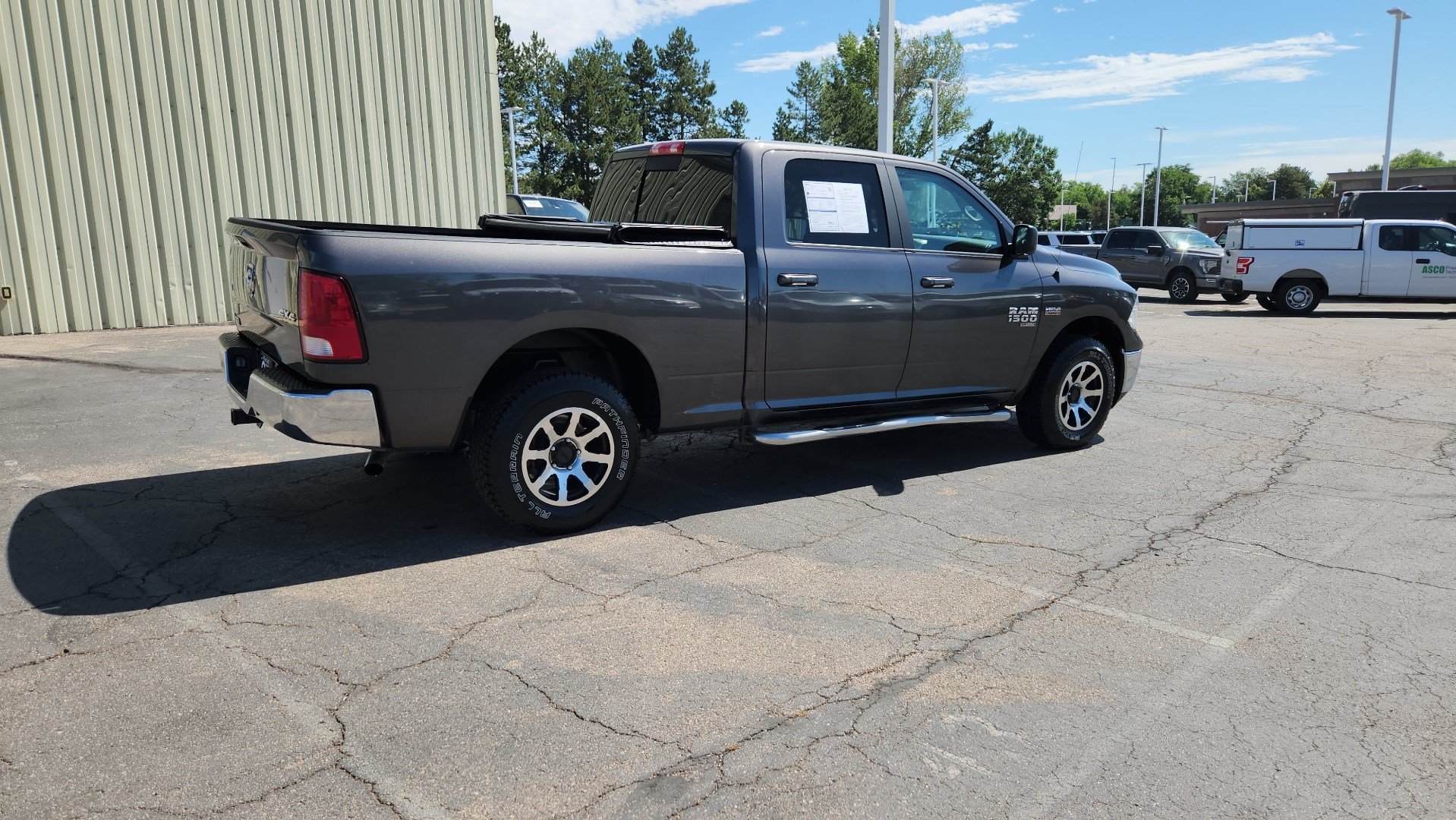 Used 2019 RAM 1500 Classic SLT AWD/4WD image 10