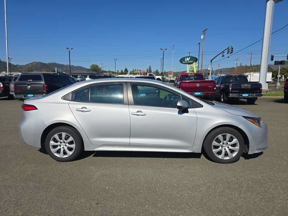 Used 2025 Toyota Corolla LE FWD image 6