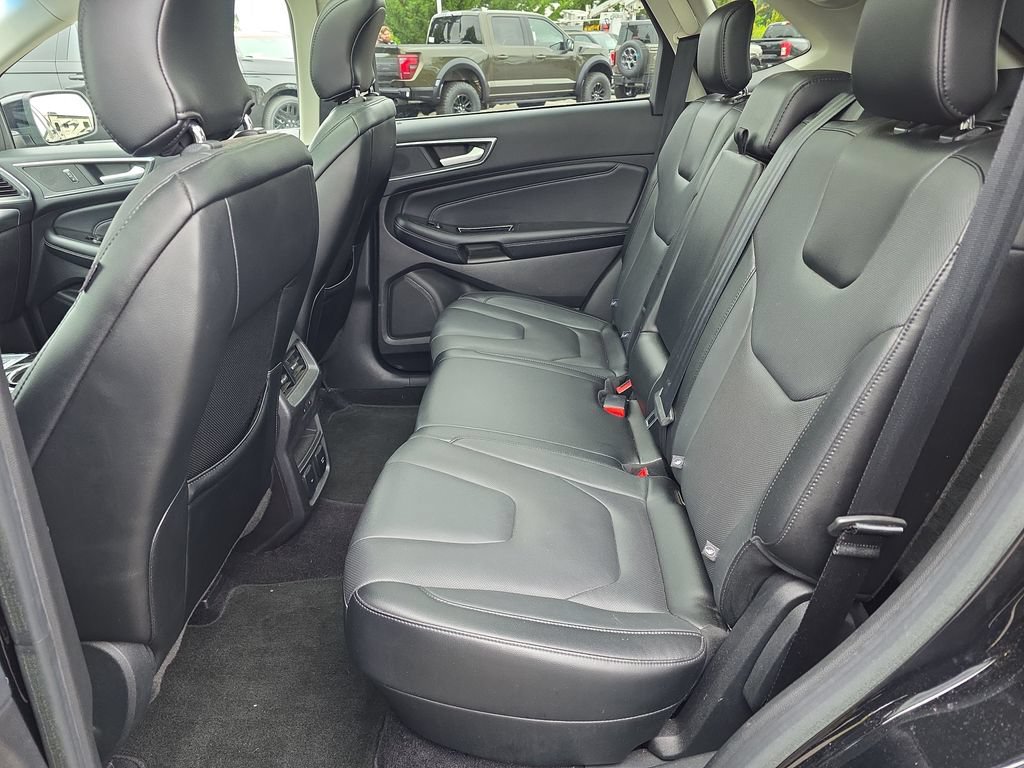 Certified 2017 Ford Edge Titanium w/ Equipment Group 301A FWD image 9