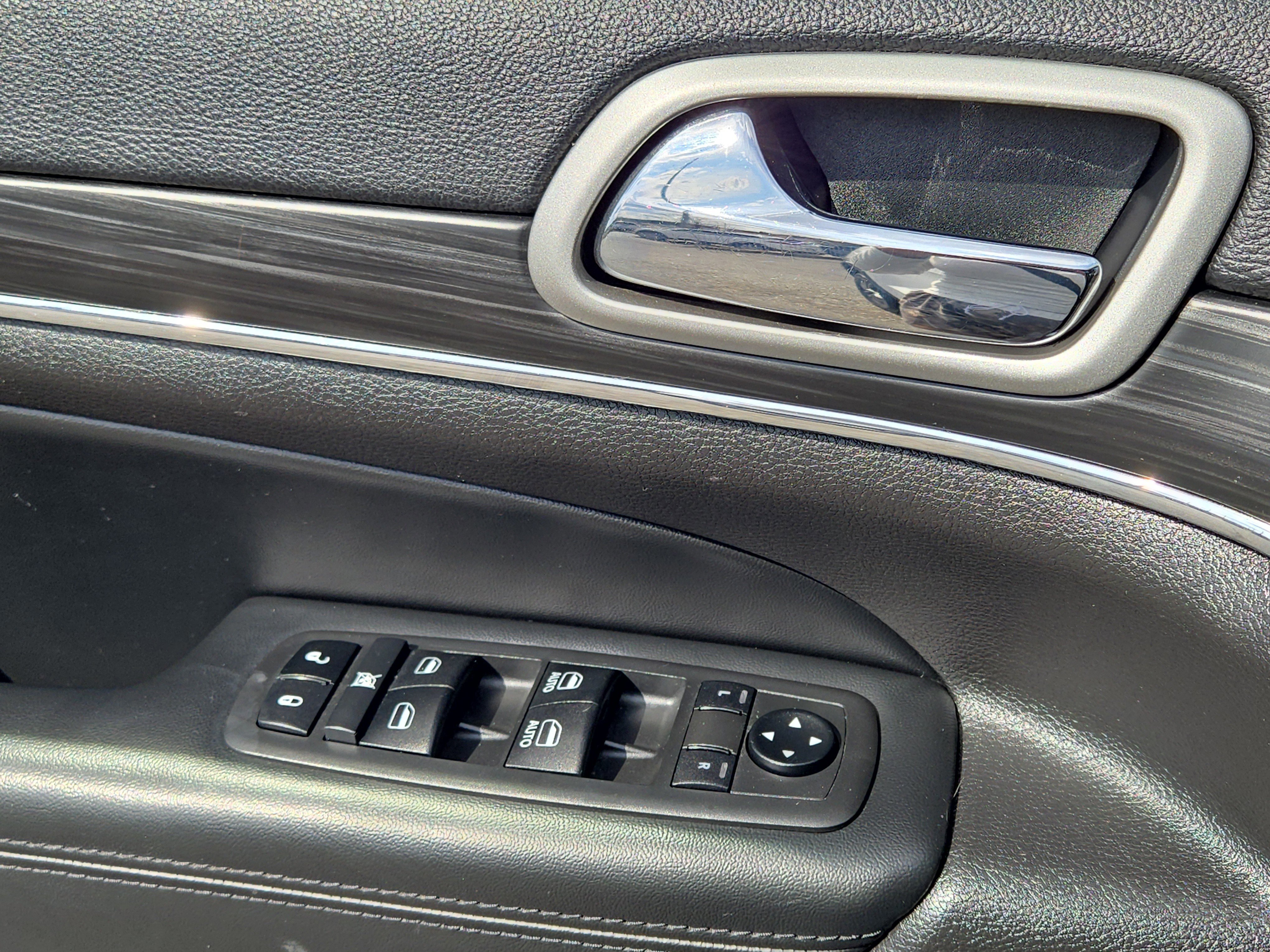 Used 2019 Jeep Grand Cherokee Limited w/ Luxury Group II image 21