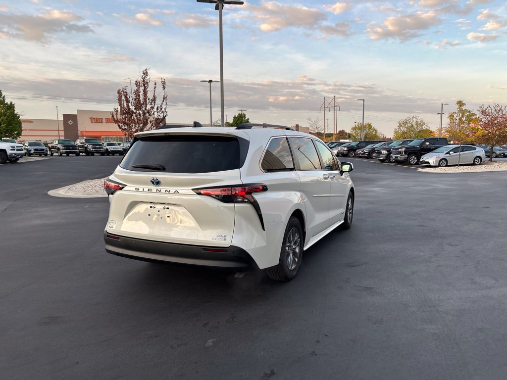 Used 2021 Toyota Sienna XLE AWD/4WD image 6