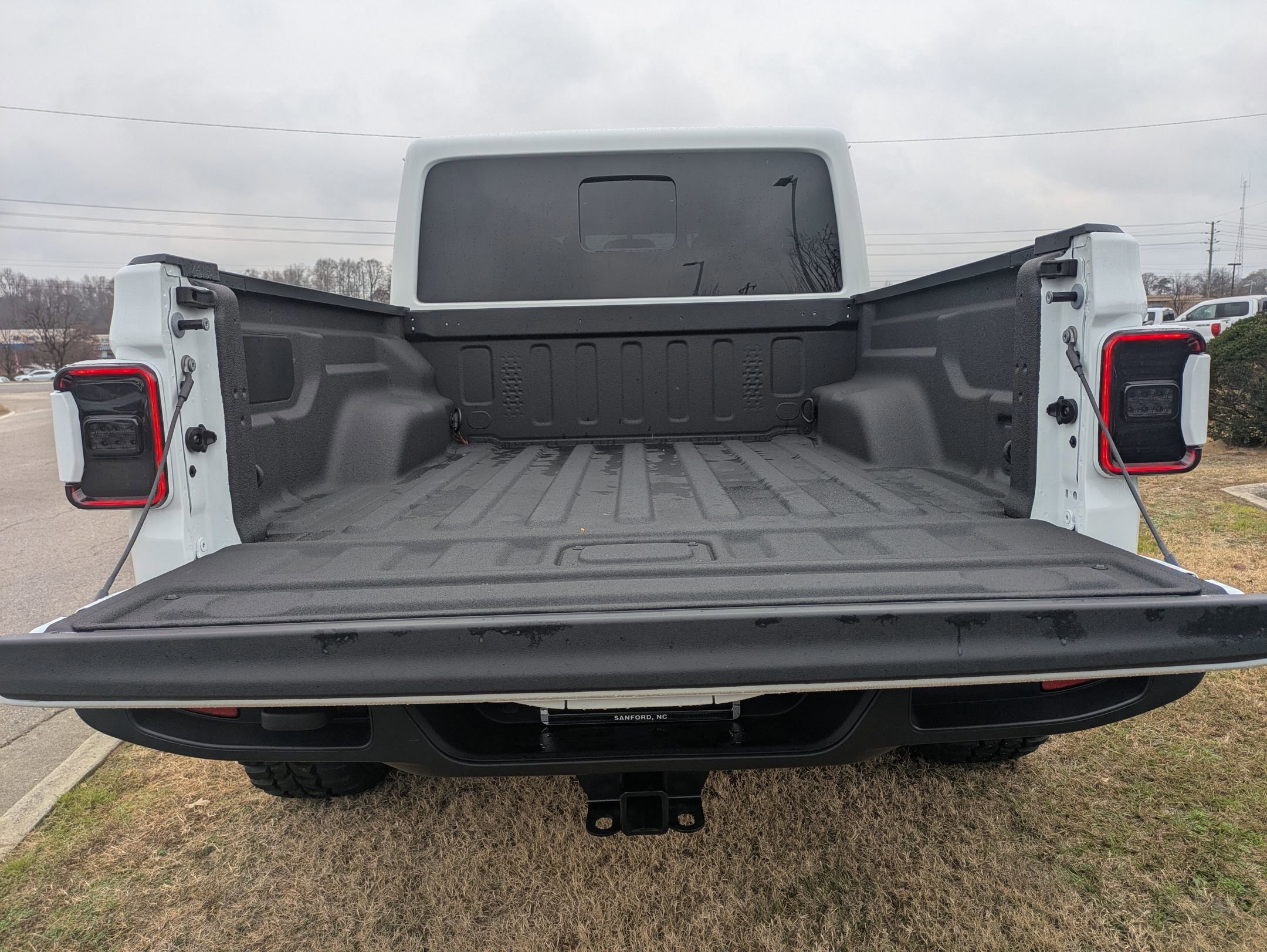 Used 2025 Jeep Gladiator Sport image 25