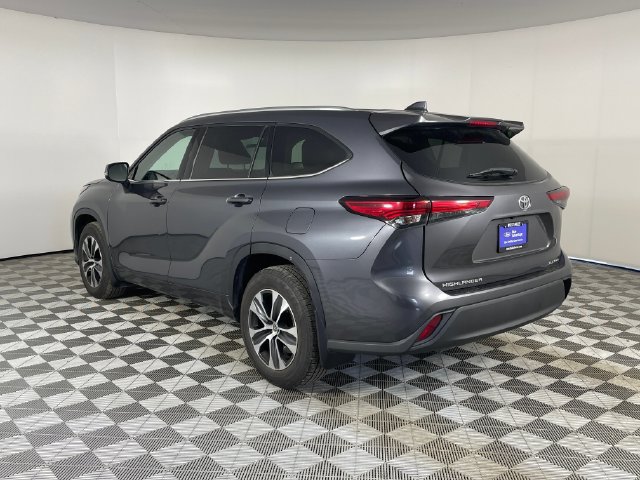 Used 2020 Toyota Highlander XLE AWD/4WD image 14
