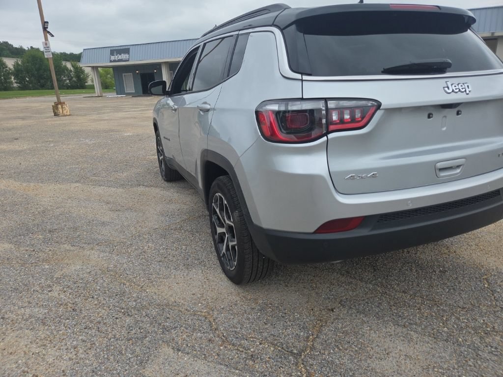 Used 2026 Jeep Compass Limited AWD/4WD image 11