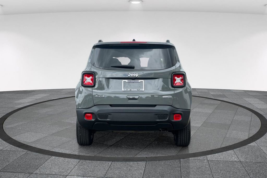 Used 2021 Jeep Renegade Latitude AWD/4WD image 5