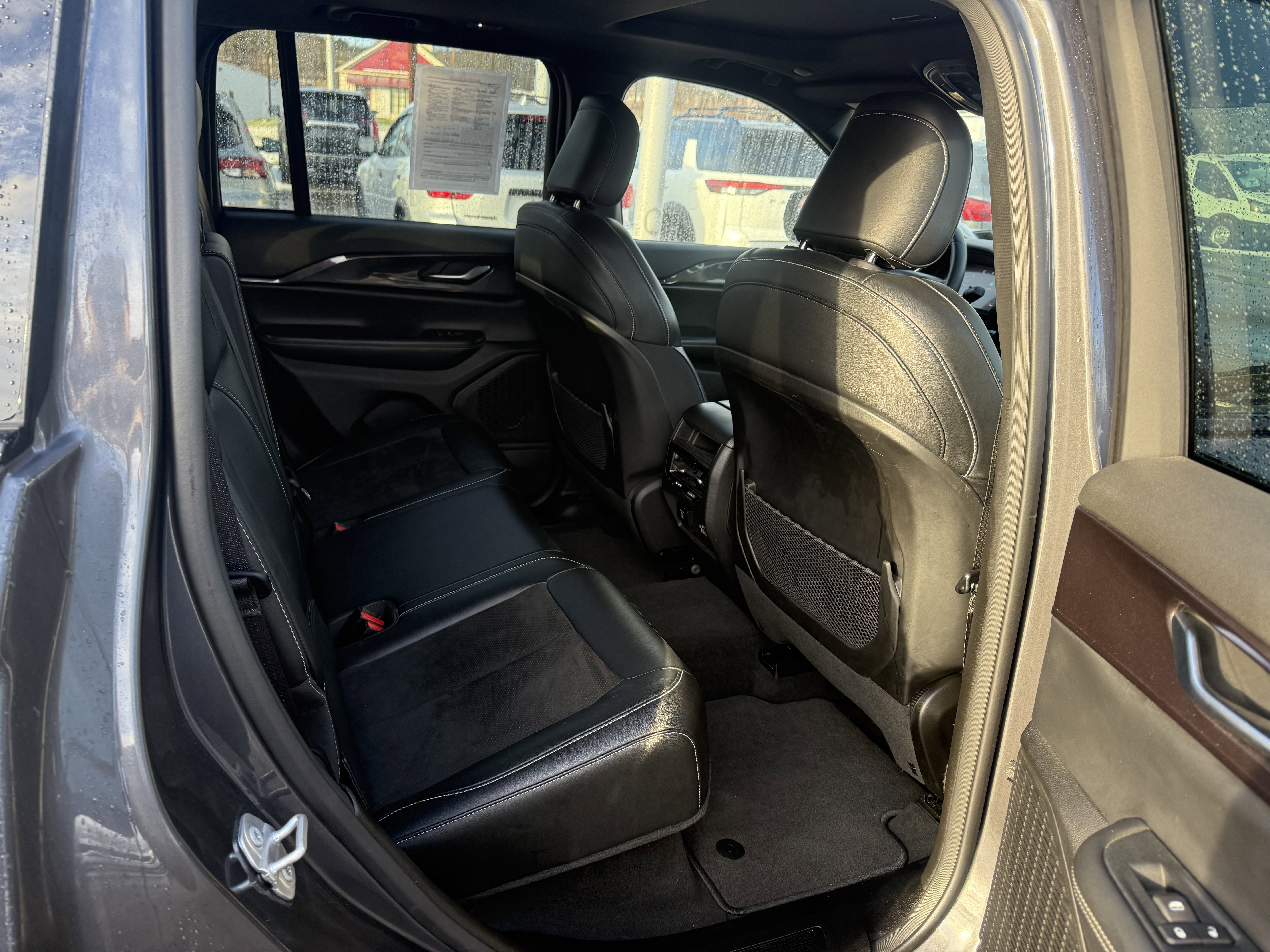 Used 2023 Jeep Grand Cherokee Altitude image 10