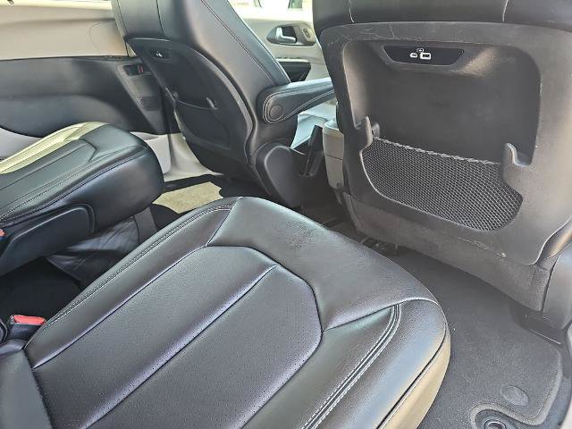Used 2023 Chrysler Pacifica Touring-L FWD image 11