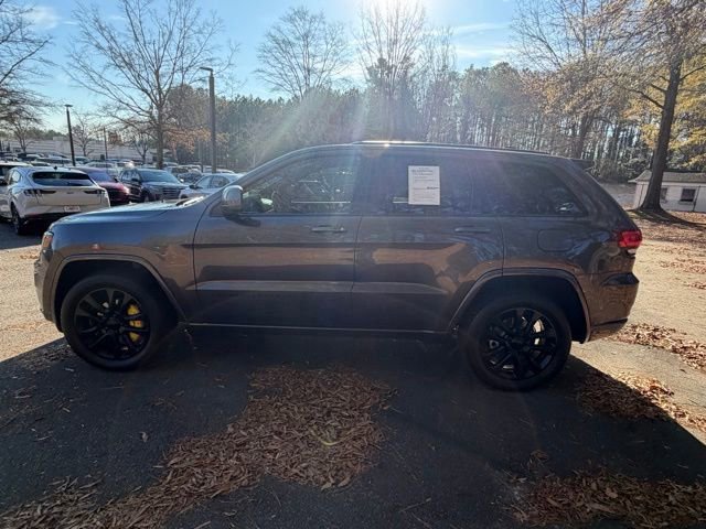 Used 2020 Jeep Grand Cherokee Altitude image 2