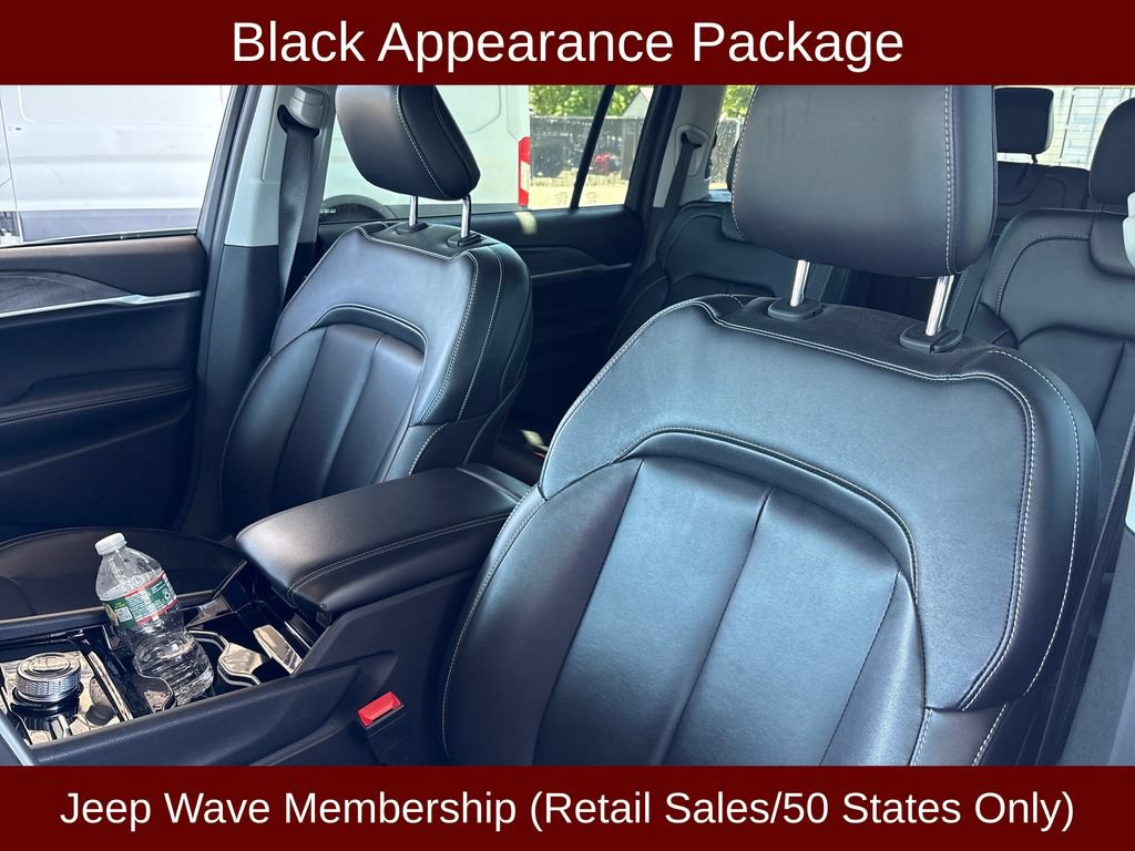 Used 2023 Jeep Grand Cherokee L Limited w/ Black Appearance Package AWD/4WD image 16