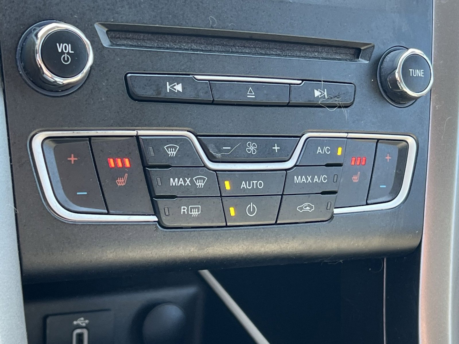 Certified 2017 Ford Fusion SE w/ Fusion SE Technology Package image 20