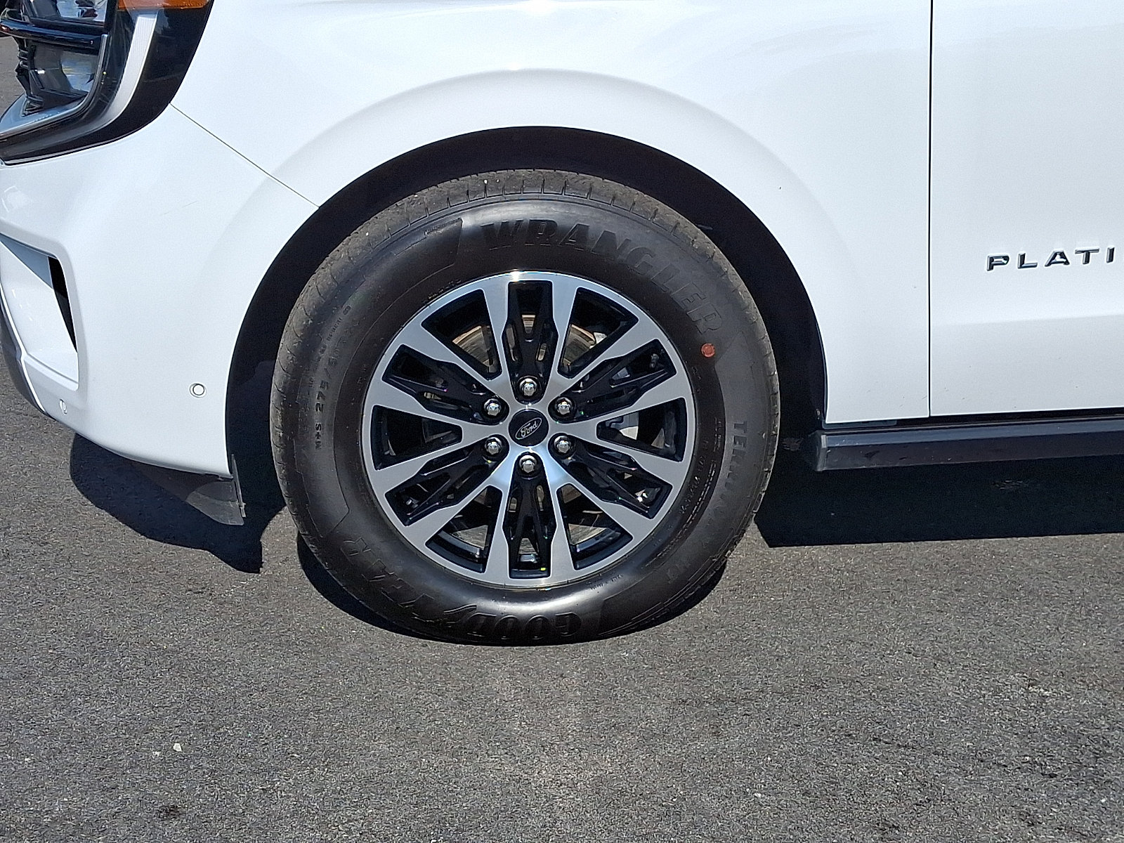 Certified 2025 Ford Expedition Platinum AWD/4WD image 9