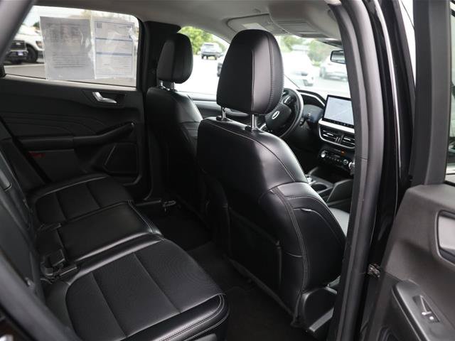 Certified 2024 Ford Escape Platinum AWD/4WD image 31