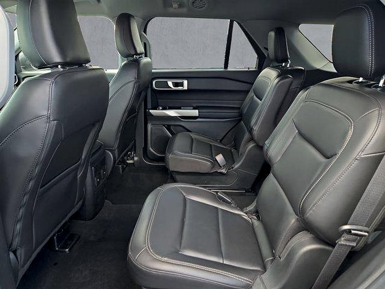 Certified 2023 Ford Explorer XLT w/ Equipment Group 202A AWD/4WD image 23