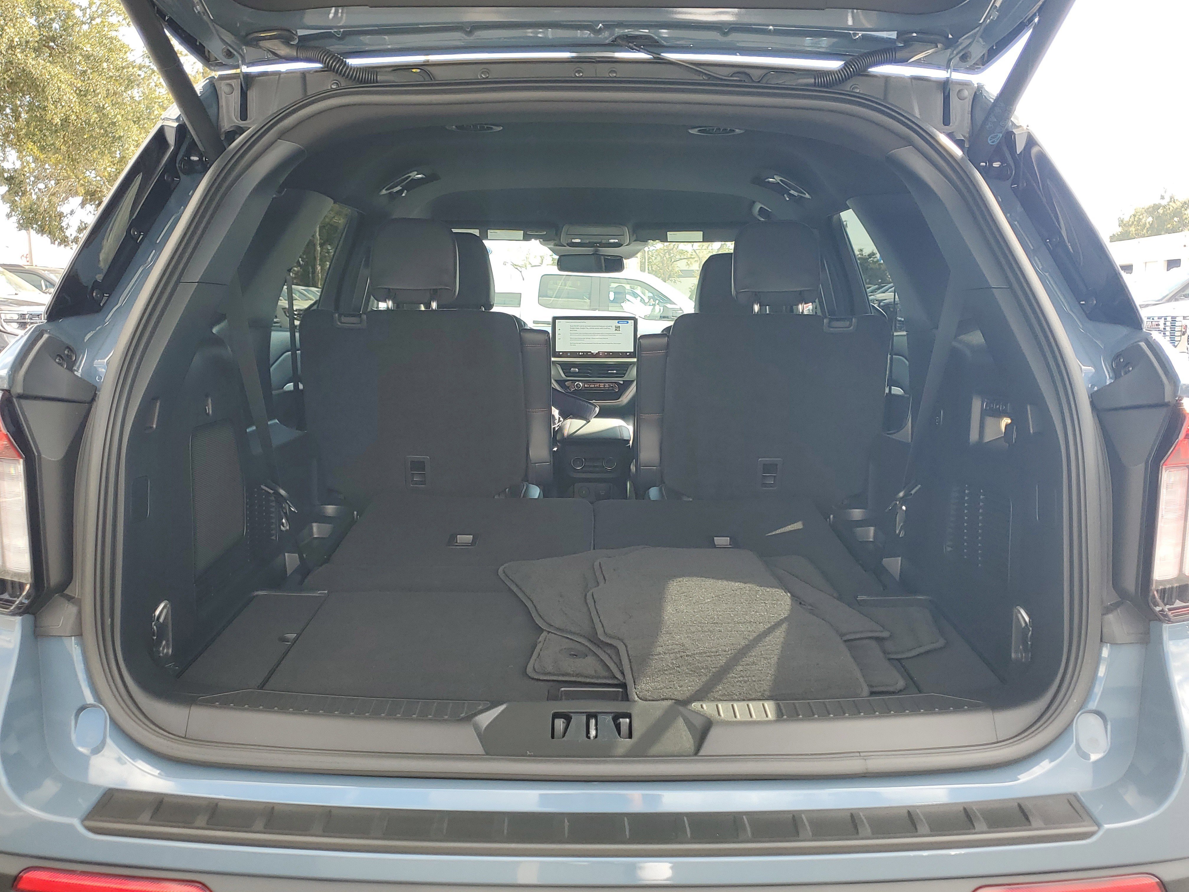 Certified 2025 Ford Explorer ST image 9