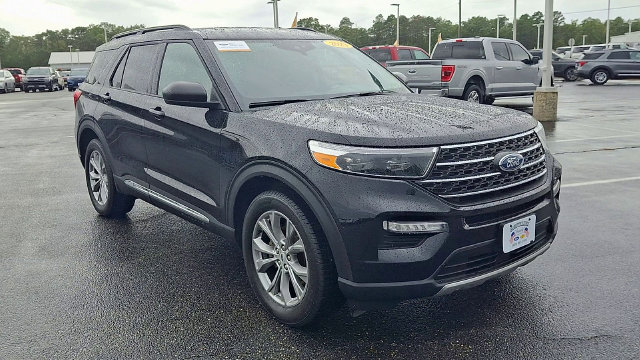 Certified 2023 Ford Explorer XLT w/ Equipment Group 202A AWD/4WD image 2