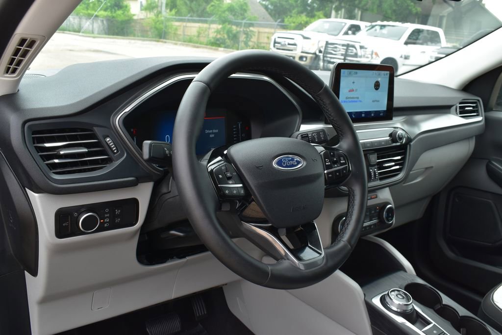 Certified 2023 Ford Escape Active AWD/4WD image 9
