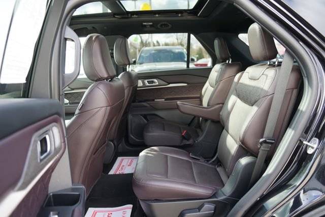 Certified 2025 Ford Explorer Platinum w/ LUX Leather Package AWD/4WD image 9