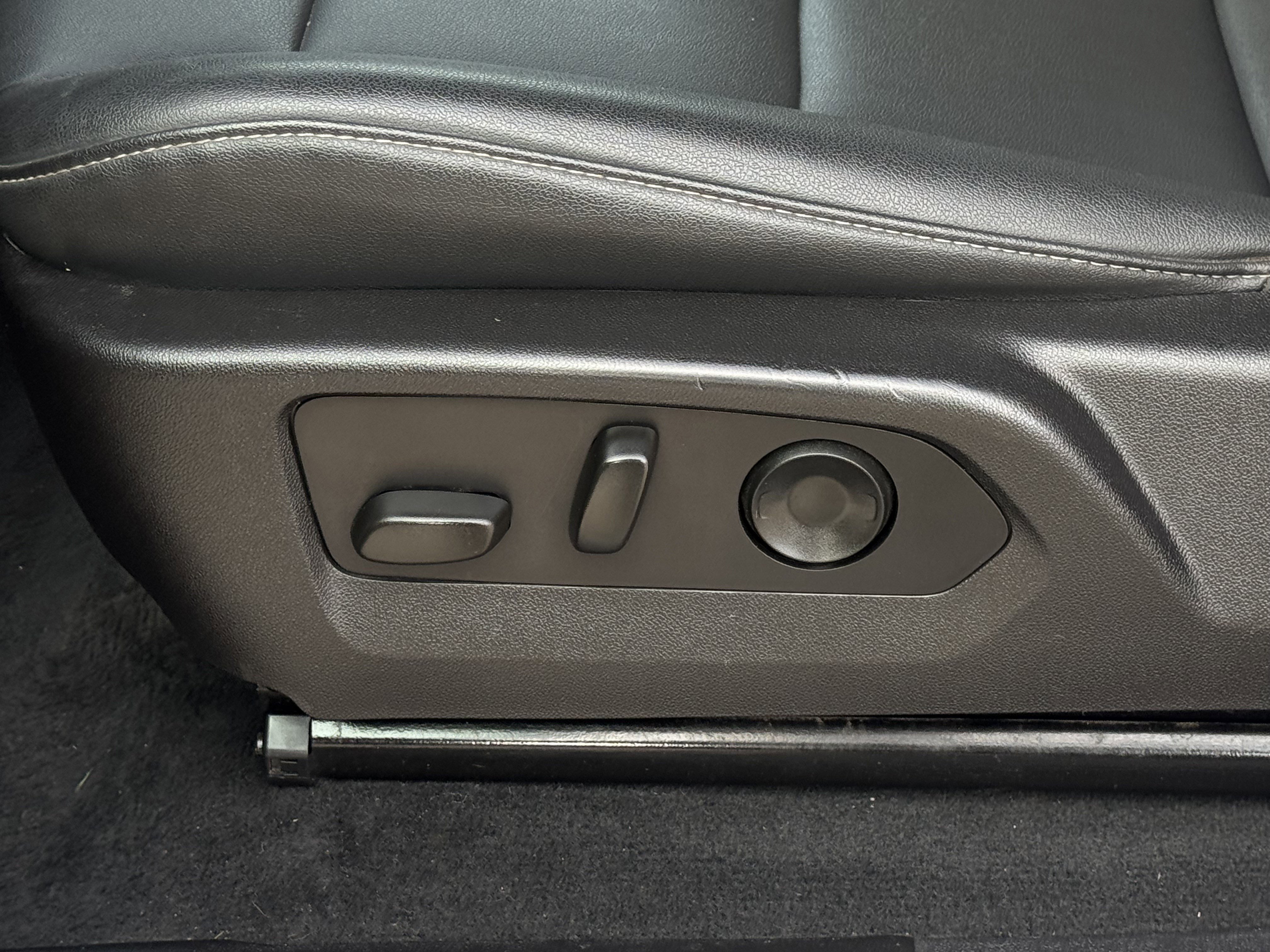 Used 2024 GMC Canyon Elevation w/ Elevation Premium Package image 16