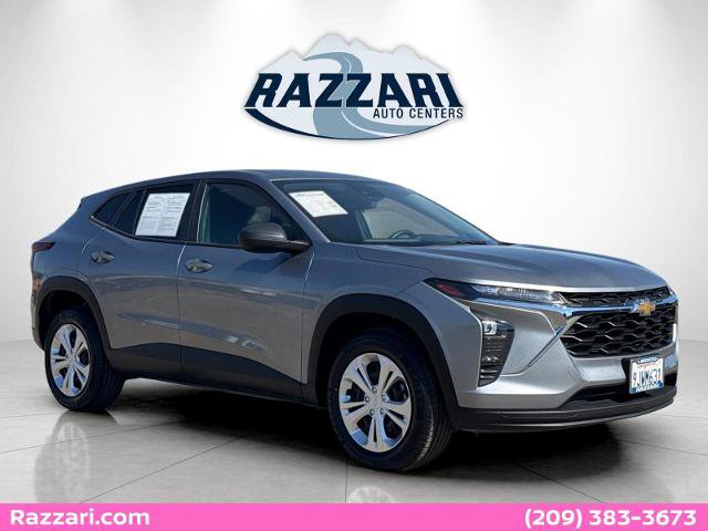 Used 2024 Chevrolet Trax LS w/ Driver Confidence Package FWD image 1